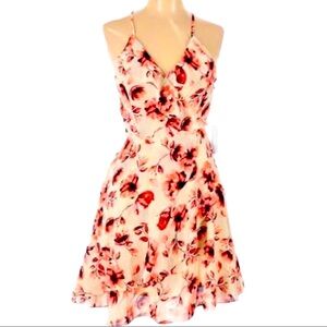 - ROMEO & JULIET CONTOUR SUMMER-MULTI FLOWER ruffled Vneck and spaghetti straps